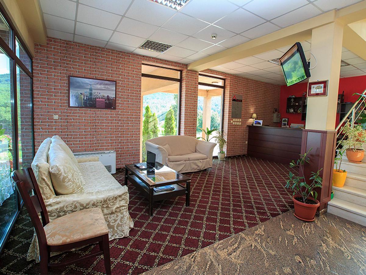 Hotel Time Out-Sandanski Bagian luar foto